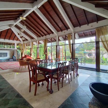Villa Bukit Danau Lot 14 Cinengangirang Eksteriør bilde