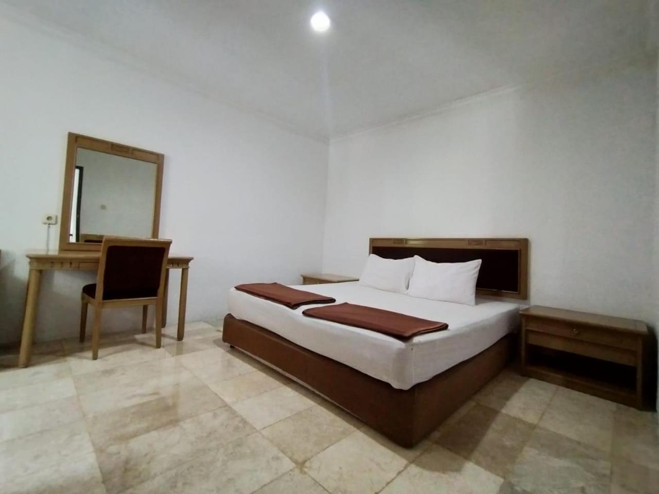 Villa Bukit Danau Lot 14 Cinengangirang Eksteriør bilde