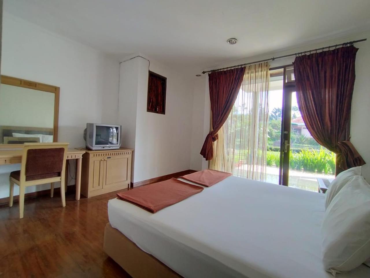Villa Bukit Danau Lot 14 Cinengangirang Eksteriør bilde