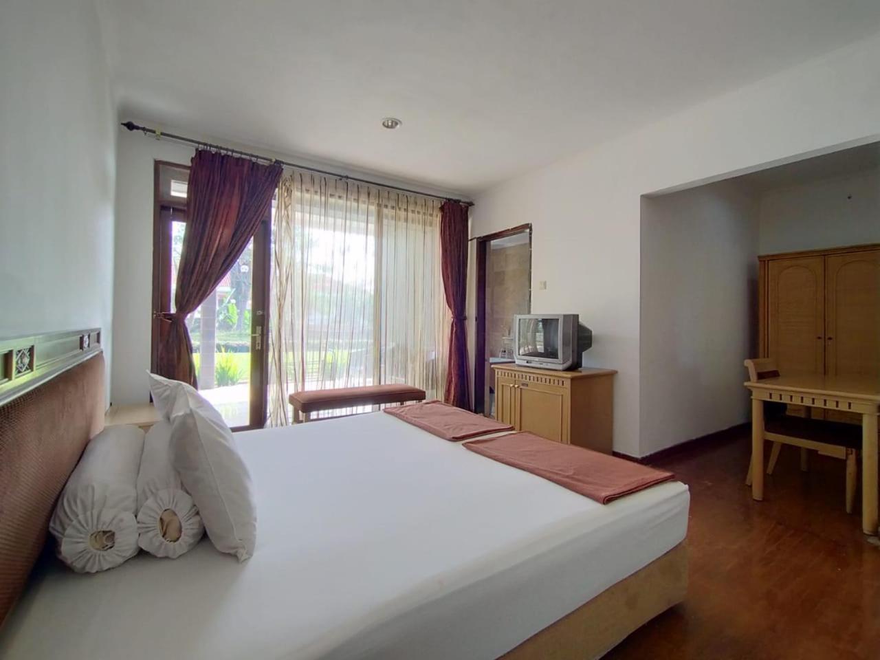 Villa Bukit Danau Lot 14 Cinengangirang Eksteriør bilde