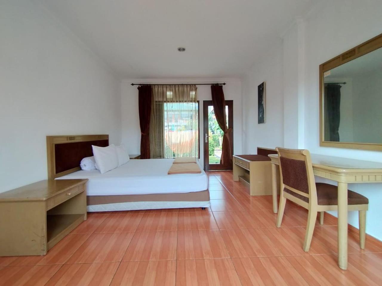 Villa Bukit Danau Lot 14 Cinengangirang Eksteriør bilde